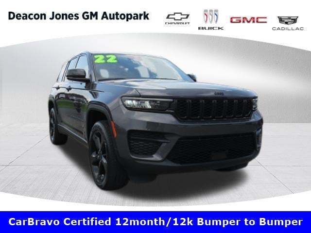 2022 Jeep Grand Cherokee Altitude 4x2 in Gray — front three-quarter view