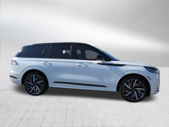 2026 Lincoln Aviator — side profile view